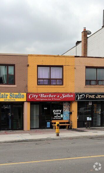 1623 Eglinton Ave W, Toronto, ON à louer - Photo de l’immeuble – Image 2 sur 2
