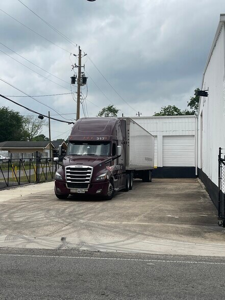 14236 Gainesville St, Houston, TX à vendre - Photo de l’immeuble – Image 2 sur 20