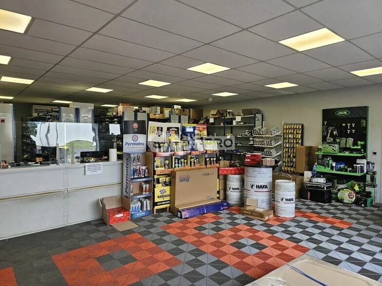 Local commercial dans Lescar à louer - Photo de l’immeuble – Image 1 sur 3