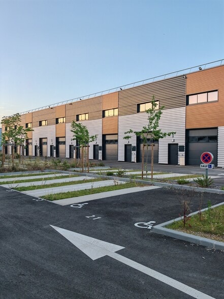 5 Allée Jacques Delors, Gradignan à louer - Photo de l’immeuble – Image 1 sur 7