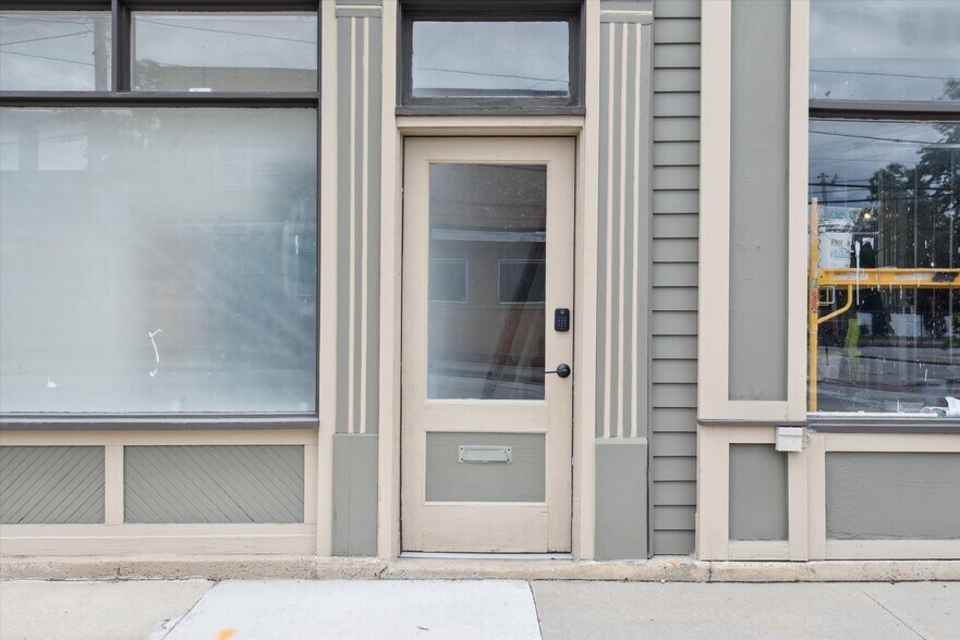 5808-5810 Detroit Ave, Cleveland, OH à louer - Photo de l’immeuble – Image 3 sur 32
