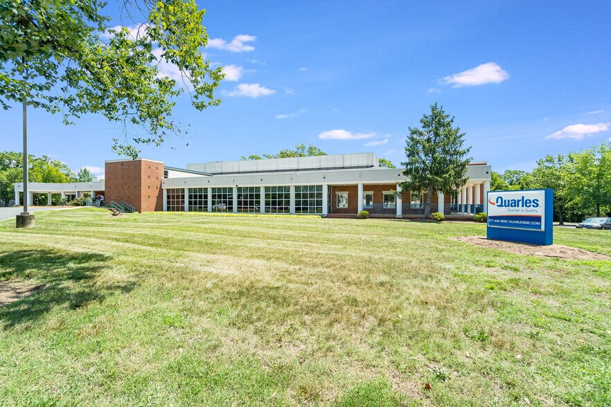 1701 Fall Hill Ave, Fredericksburg, VA à louer - Photo de l’immeuble – Image 3 sur 15