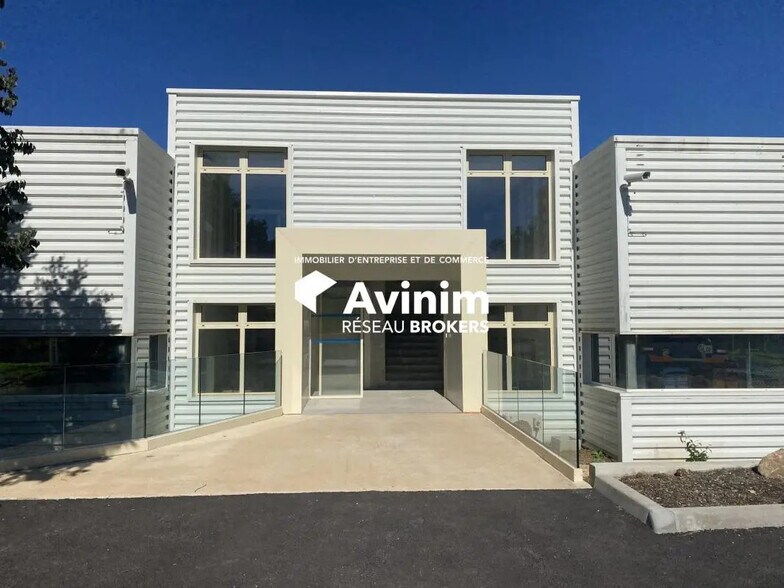 Local d’activités dans Montauroux à louer - Photo de l’immeuble – Image 3 sur 17