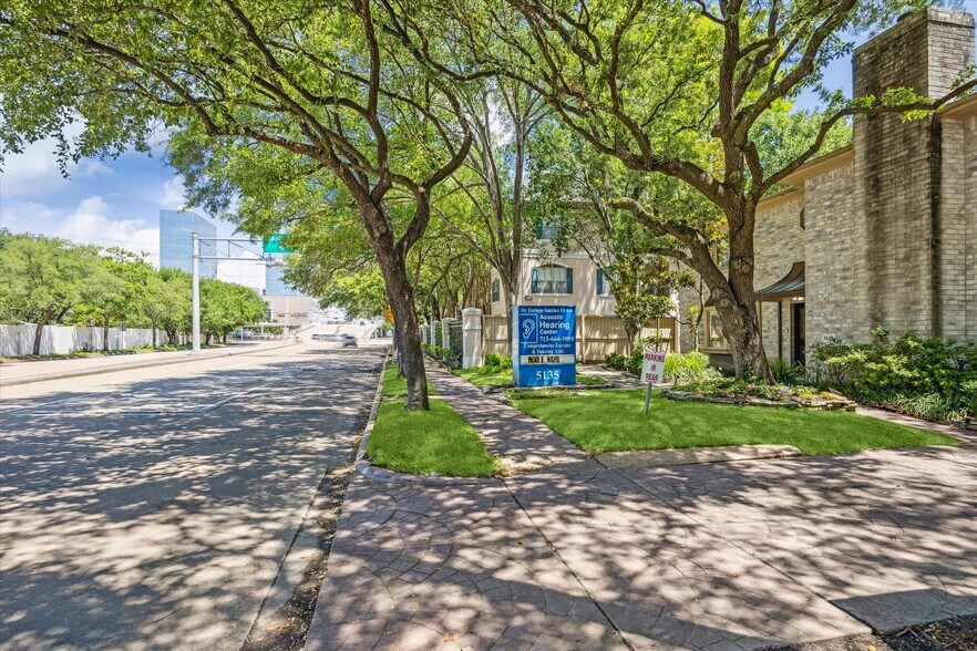 5135 Edloe St, Houston, TX à vendre - Photo de l’immeuble – Image 3 sur 27