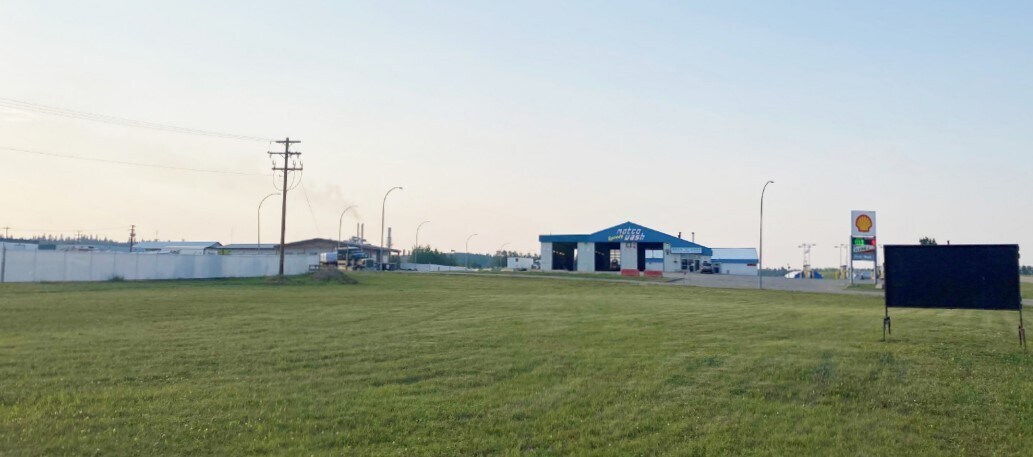 2520 1 Av, Edson, AB à vendre Photo de l’immeuble– Image 1 sur 3