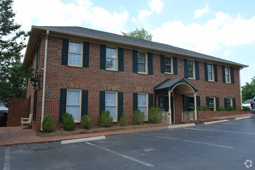 7810 Pineville-Matthews Rd, Charlotte, NC à louer - Photo de l’immeuble – Image 3 sur 6