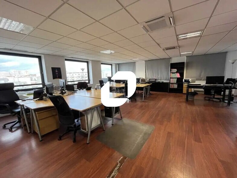 Bureau dans Villeurbanne à louer - Photo de l’immeuble – Image 2 sur 12