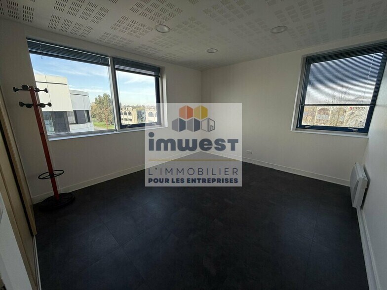 Bureau dans Saint-Grégoire à vendre - Photo intérieure – Image 2 sur 3