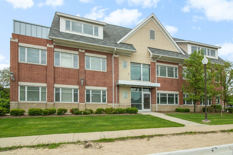 214 S Broadway St, Lake Orion, MI à louer - Photo principale – Image 1 sur 33