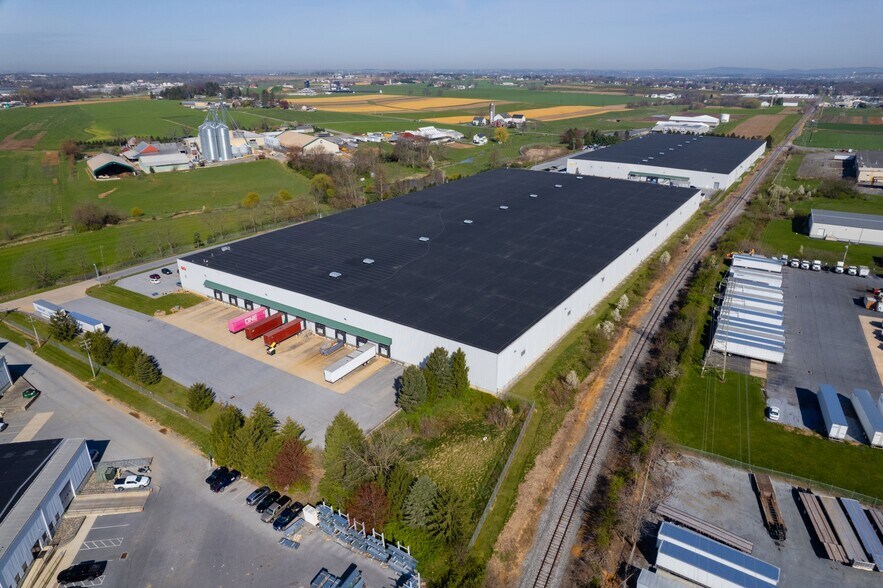 1700 Cloister Dr, Lancaster, PA à louer - Photo de l’immeuble – Image 3 sur 3