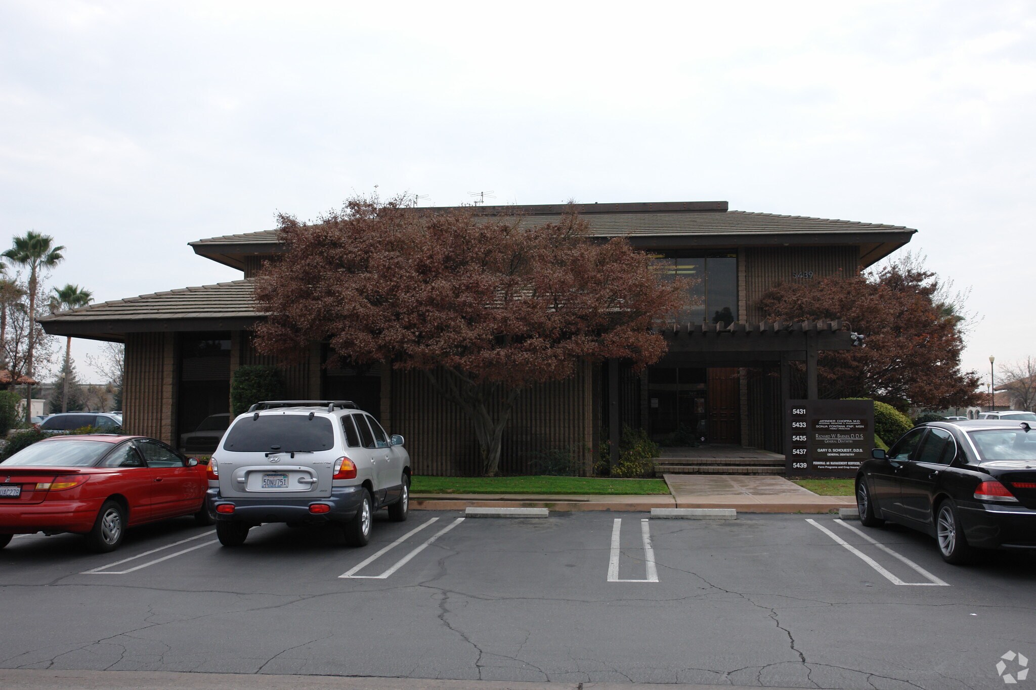 5431-5439 W Hillsdale Ave, Visalia, CA à louer Photo principale– Image 1 sur 4