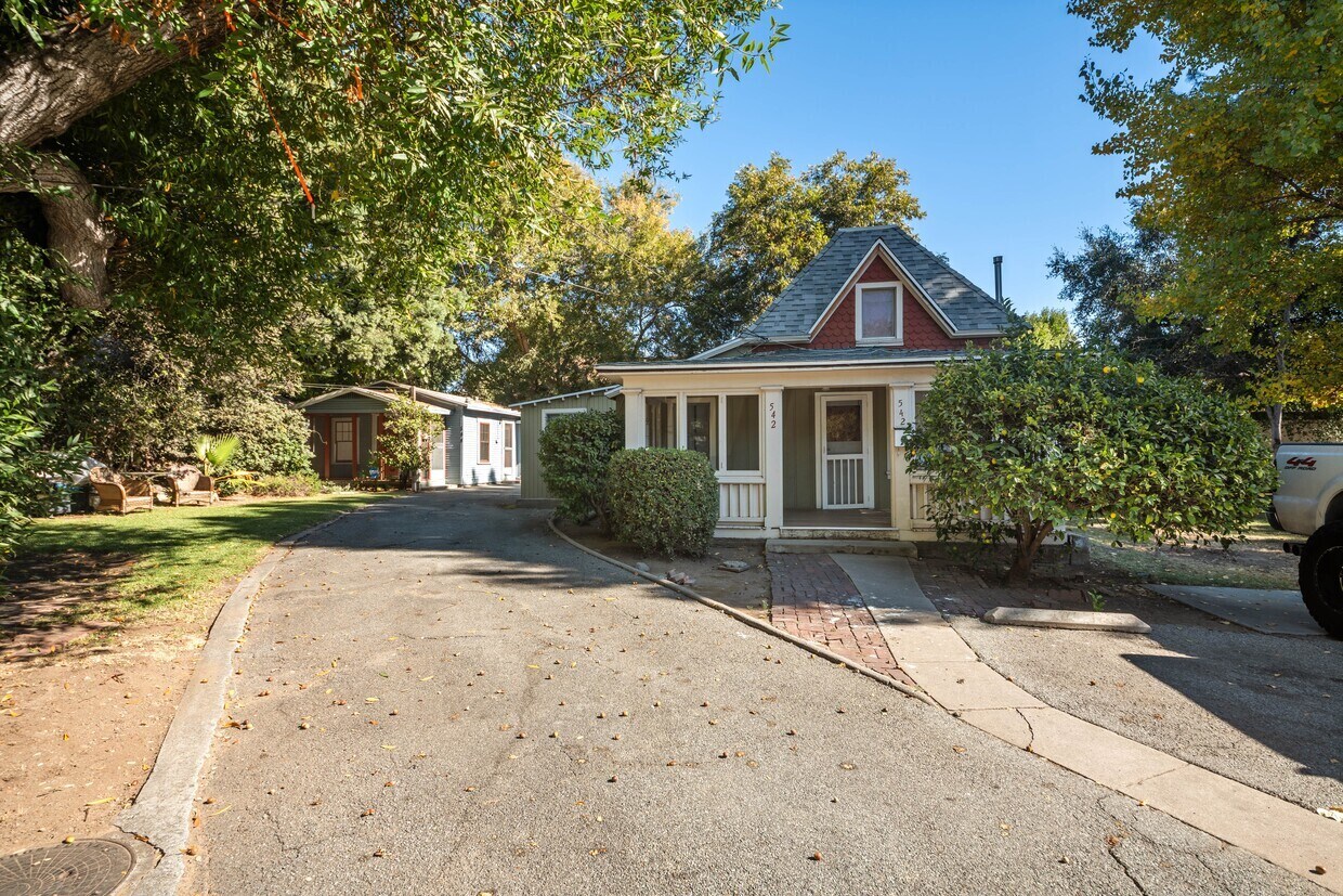 542 N Madison Ave, Pasadena, CA à vendre Photo principale– Image 1 sur 29