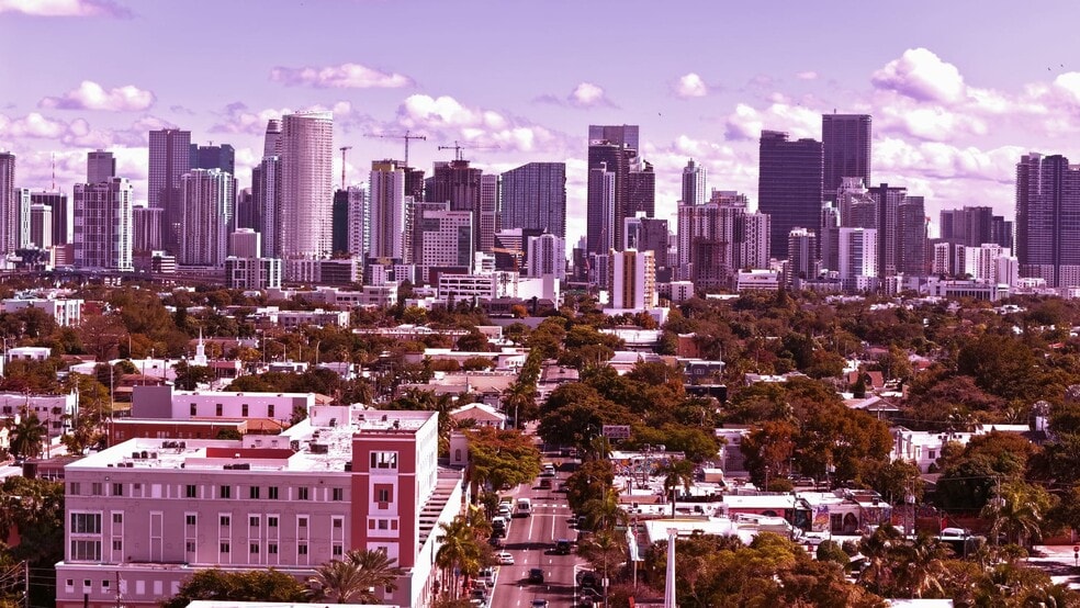 1672 SW 8th St, Miami, FL à louer - Photo principale – Image 1 sur 1