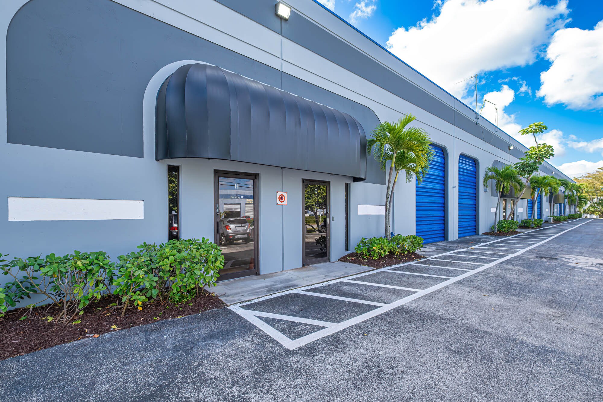 Lauderhill Commerce Center portefeuille de 2 biens à vendre sur LoopNet.fr Photo principale– Image 1 sur 3
