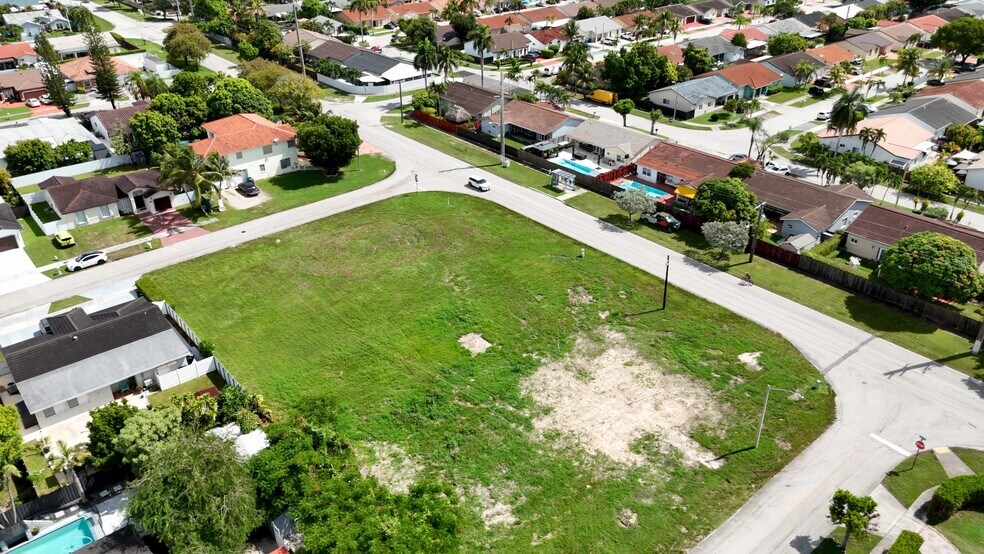 17340 SW 147th Ave, Miami, FL à vendre - Vidéo sur l’annonce professionnelle – Image 2 sur 16