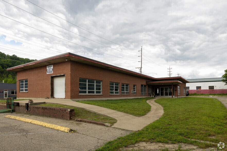 5253 Wooster Rd, Cincinnati, OH à louer - Photo de l’immeuble – Image 2 sur 4