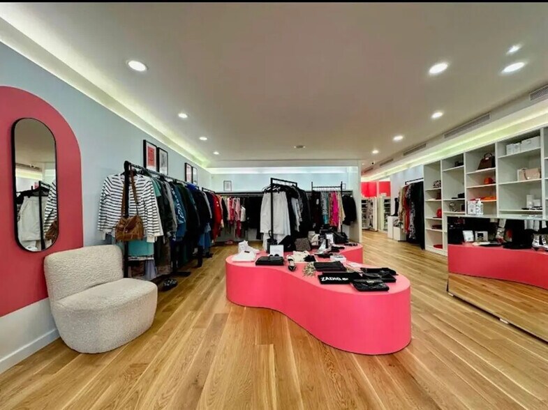 Local commercial dans Paris à louer - Photo de l’immeuble – Image 1 sur 2