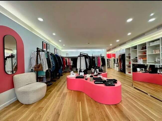 Plus de détails pour Local commercial à louer