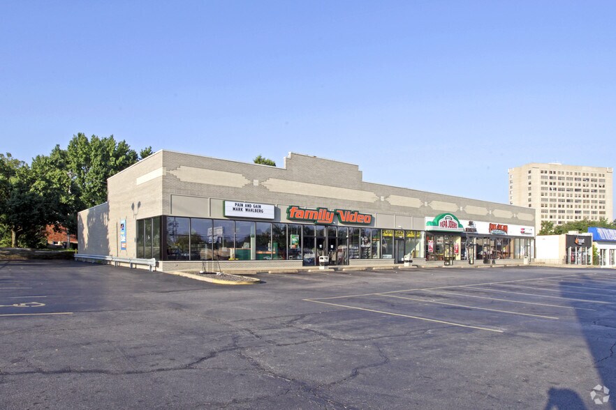 10460-10468 Saint Charles Rock Rd, Saint Ann, MO à louer - Photo principale – Image 1 sur 3