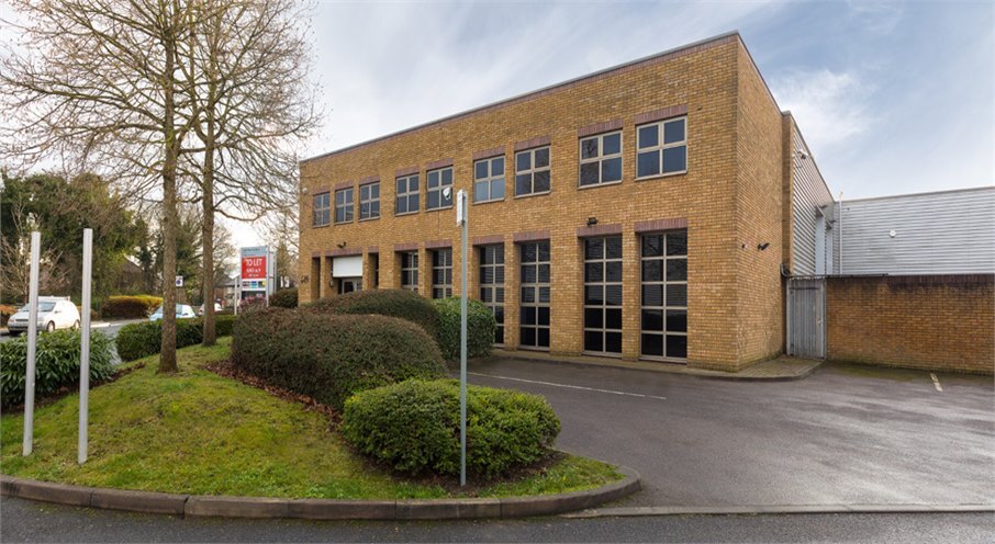 649 River Gdns, Feltham à louer Photo principale– Image 1 sur 6