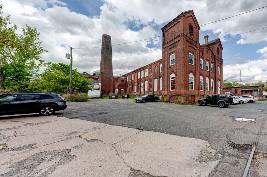 71 Hilliard St, Manchester, CT à vendre - Photo de l’immeuble – Image 2 sur 5