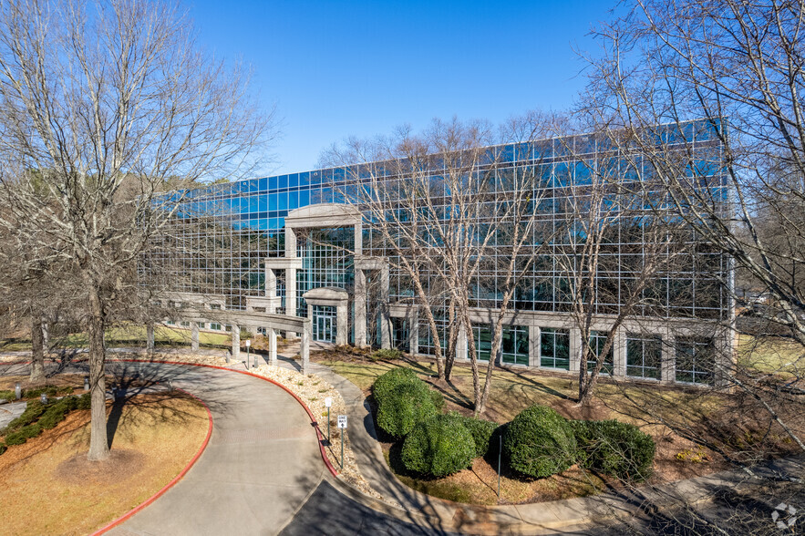 12000 Findley Rd, Johns Creek, GA à louer - Photo de l’immeuble – Image 1 sur 10