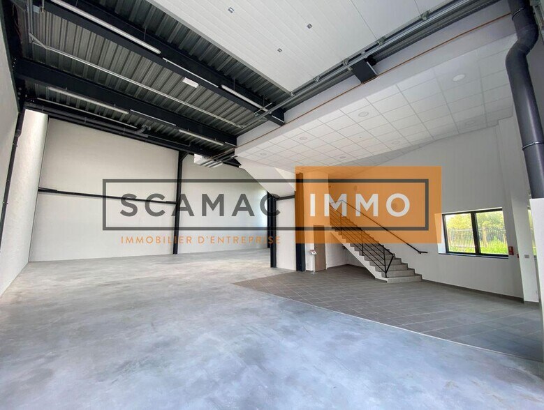 Local d'activités dans Vaires-sur-Marne à vendre - Photo de l’immeuble – Image 3 sur 6