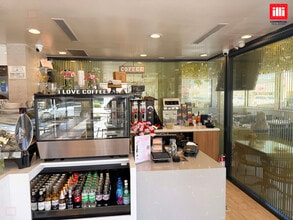 13702 Ventura Blvd, Sherman Oaks, CA à louer Photo intérieure– Image 2 sur 10