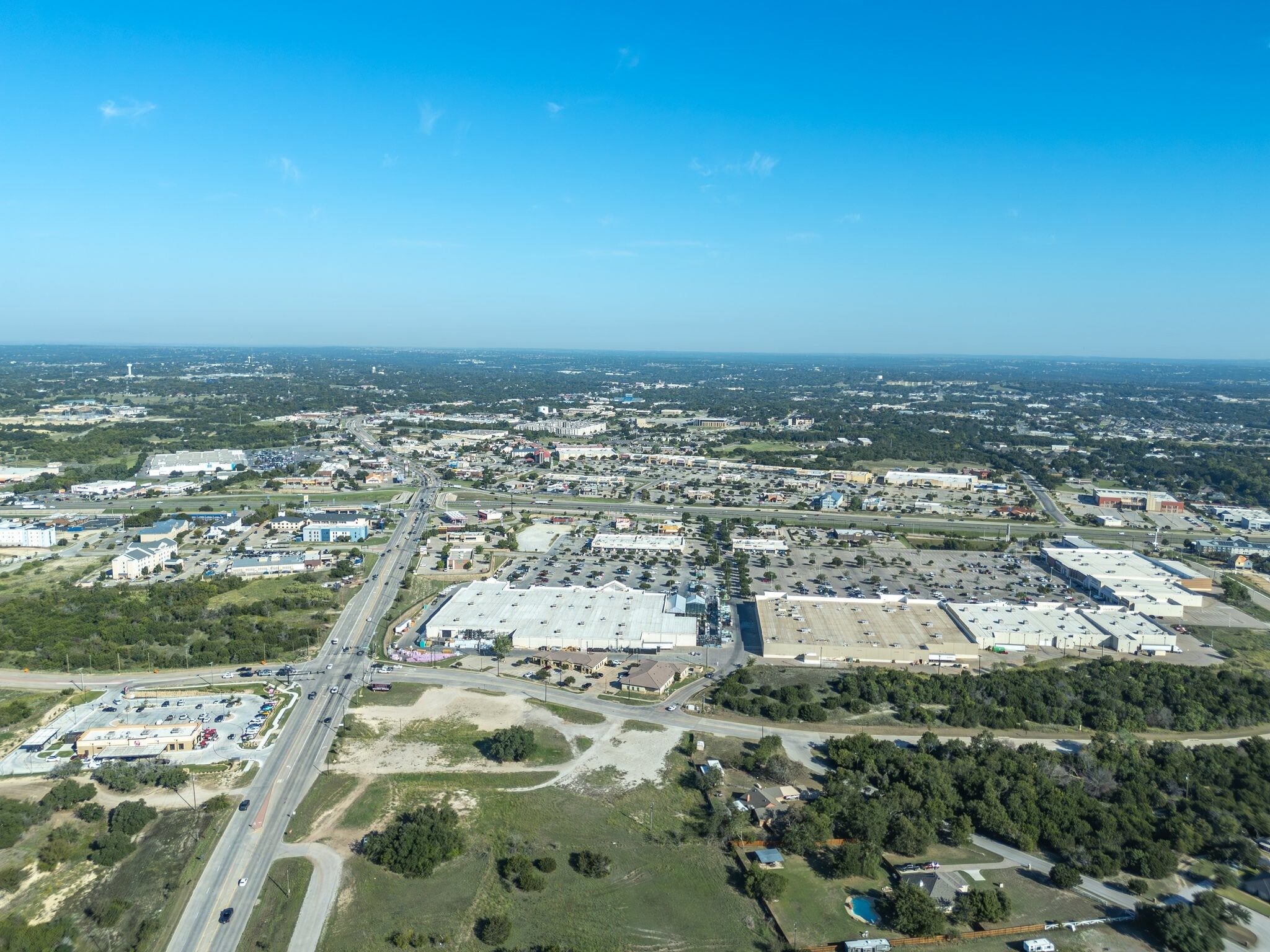 14+ Acres 51 S Cleburne Highway, Weatherford, TX à vendre Aérien– Image 1 sur 23