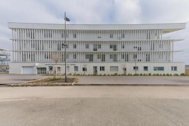 Plus de détails pour 110 4 Rue Germaine Tillion, Saint-Genis-Pouilly - Bureau à louer