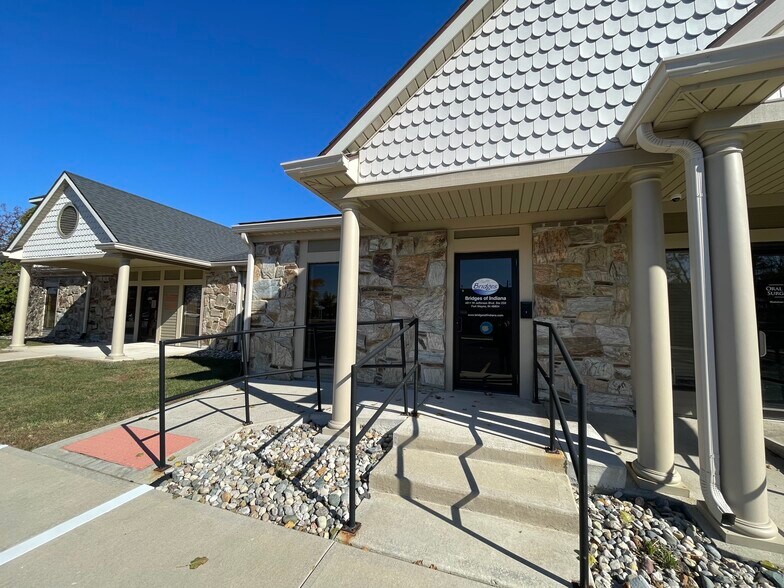 4011 W Jefferson Blvd, Fort Wayne, IN à louer - Photo de l’immeuble – Image 2 sur 5