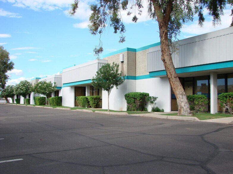 950 W Birchwood Ave, Mesa, AZ à louer - Photo de l’immeuble – Image 2 sur 5