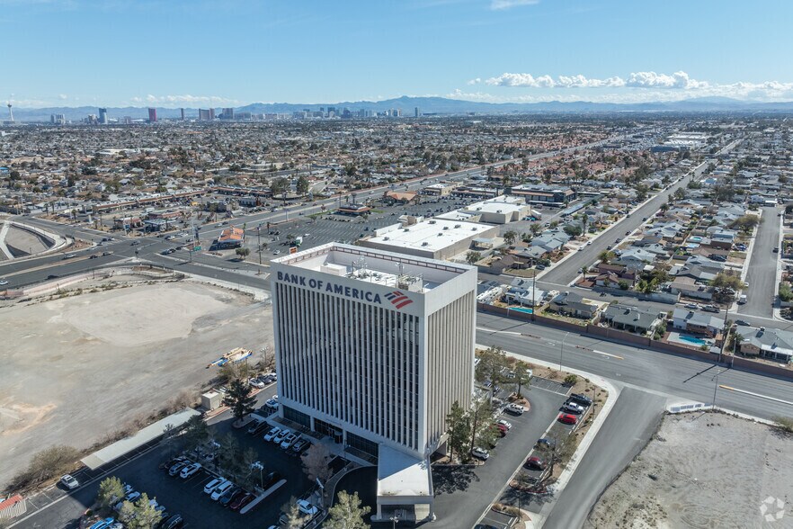 6900 Westcliff Dr, Las Vegas, NV à louer - Photo de l’immeuble – Image 3 sur 4