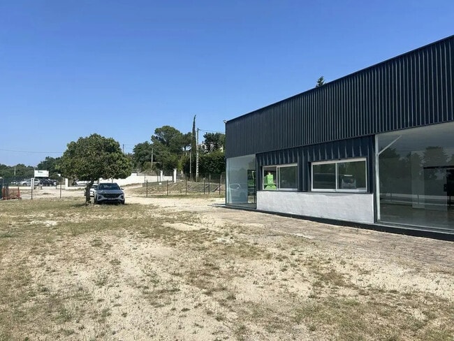 Plus de détails pour Local commercial à louer
