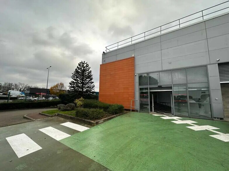 Local commercial dans Saint-Brice-sous-Forêt à louer - Photo de l’immeuble – Image 1 sur 7