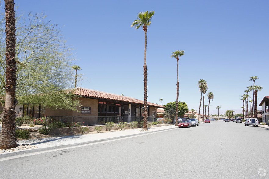 74075 El Paseo Dr, Palm Desert, CA à vendre - Photo de l’immeuble – Image 2 sur 3