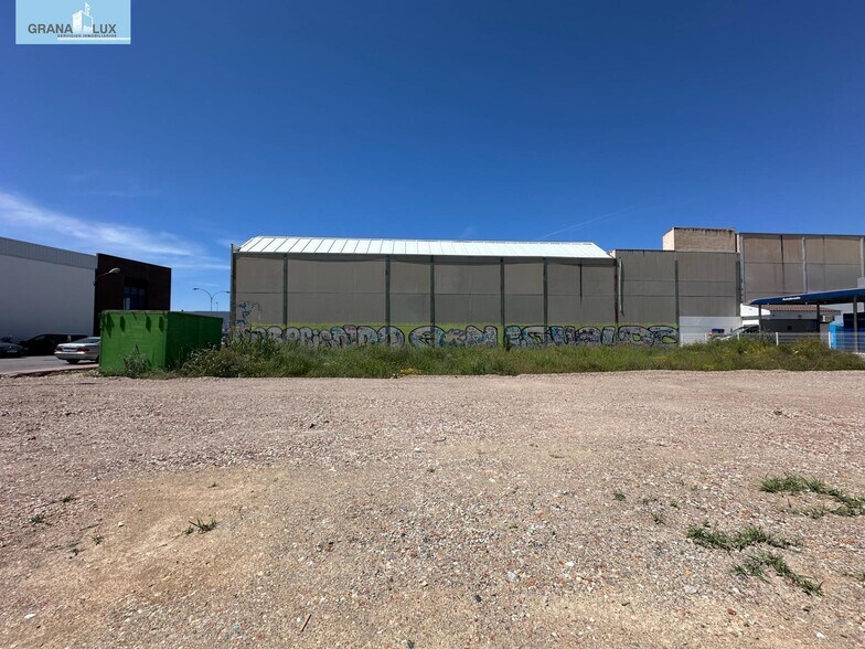 Industriel/Logistique dans Peligros à vendre - Photo de l’immeuble – Image 3 sur 5