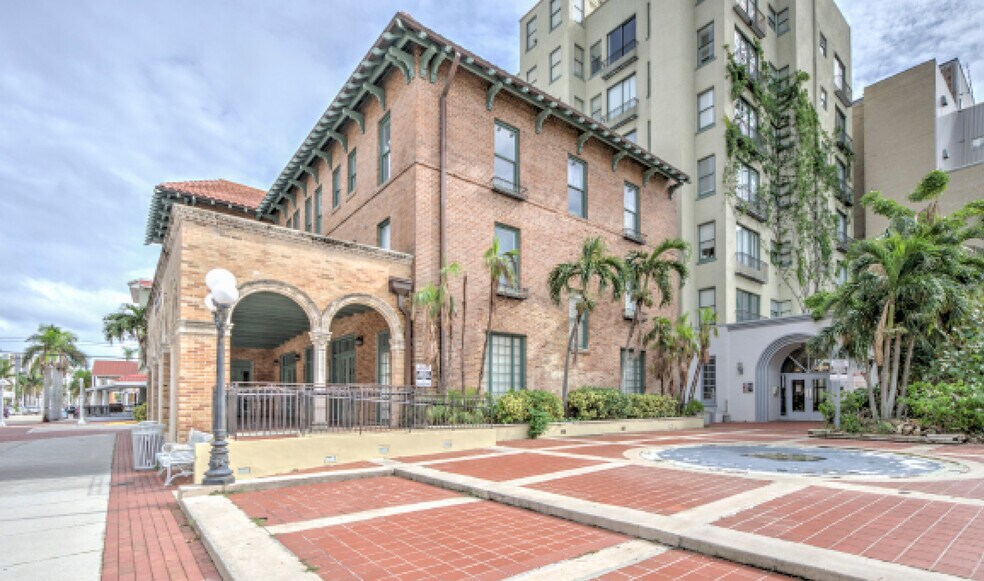 2310 First St, Fort Myers, FL à louer - Photo de l’immeuble – Image 2 sur 24