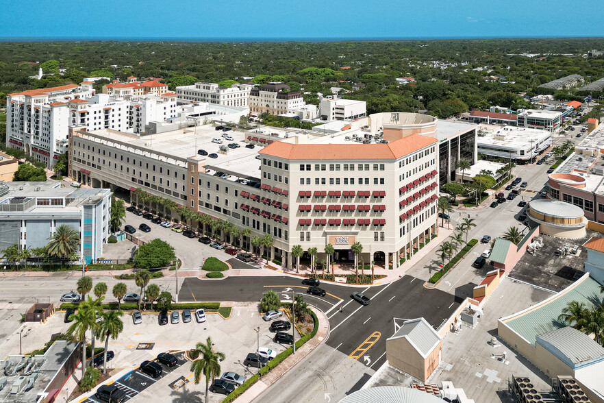 6705 SW 57th Ave, Coral Gables, FL à vendre - Photo de l’immeuble – Image 3 sur 43