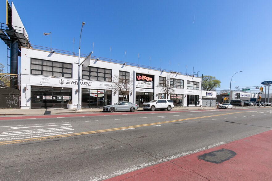 56-15 Northern Blvd, Woodside, NY à vendre - Photo principale – Image 1 sur 15