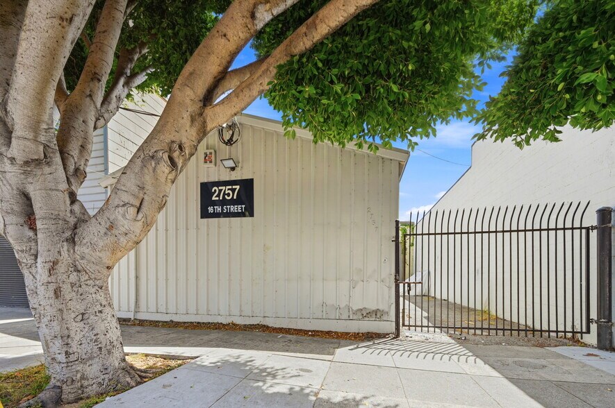 2757 16th St, San Francisco, CA à louer - Photo de l’immeuble – Image 2 sur 77