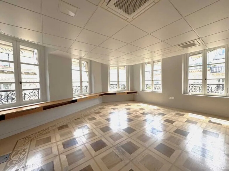 100 Rue Du Faubourg Saint-Honoré, Paris à louer - Photo de l’immeuble – Image 2 sur 13