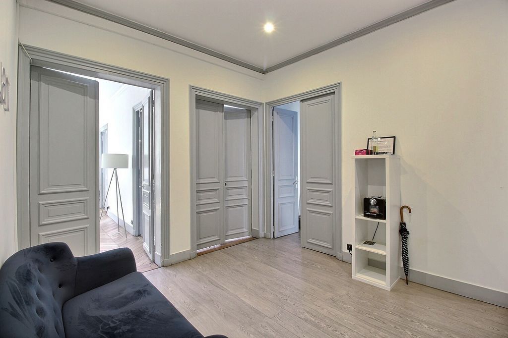 81 Rue De Miromesnil, Paris, PAR 75008 -  -  - Photo intérieure - Image 1 of 6