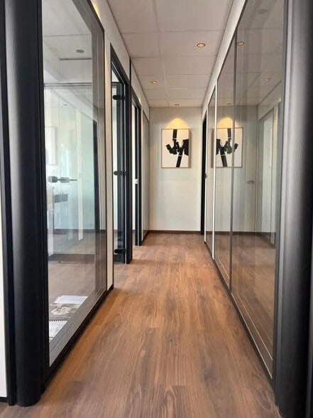 Bureau dans Saint-Laurent-du-Var à louer - Photo de l’immeuble – Image 3 sur 7