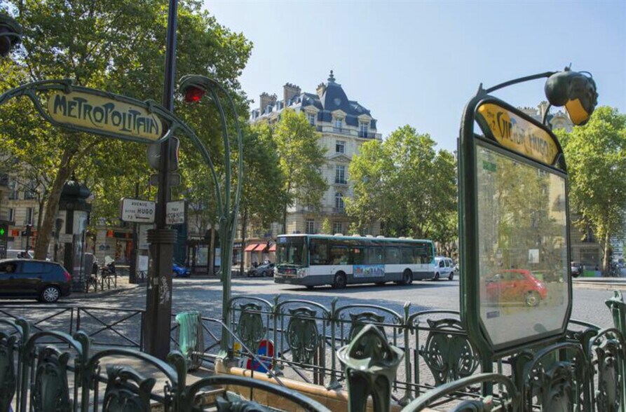 Local commercial dans Paris à louer - Photo de l’immeuble – Image 3 sur 5