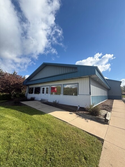 960 W Rollins Rd, Round Lake Beach, IL à louer - Photo principale – Image 1 sur 4