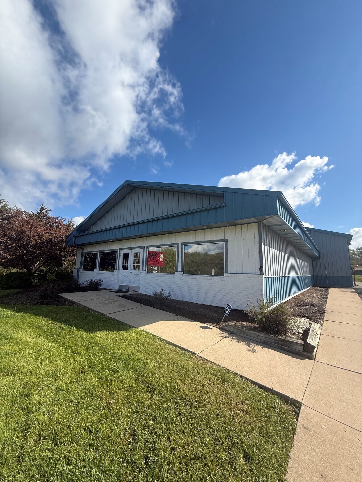 960 W Rollins Rd, Round Lake Beach, IL à louer Photo principale– Image 1 sur 5