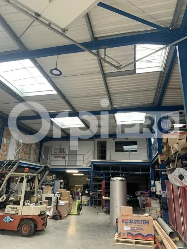 Plus de détails pour Local d’activités à vendre