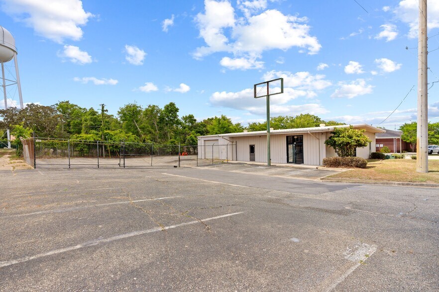 214 Jonquil Ave, Fort Walton Beach, FL à louer - Photo de l’immeuble – Image 2 sur 11