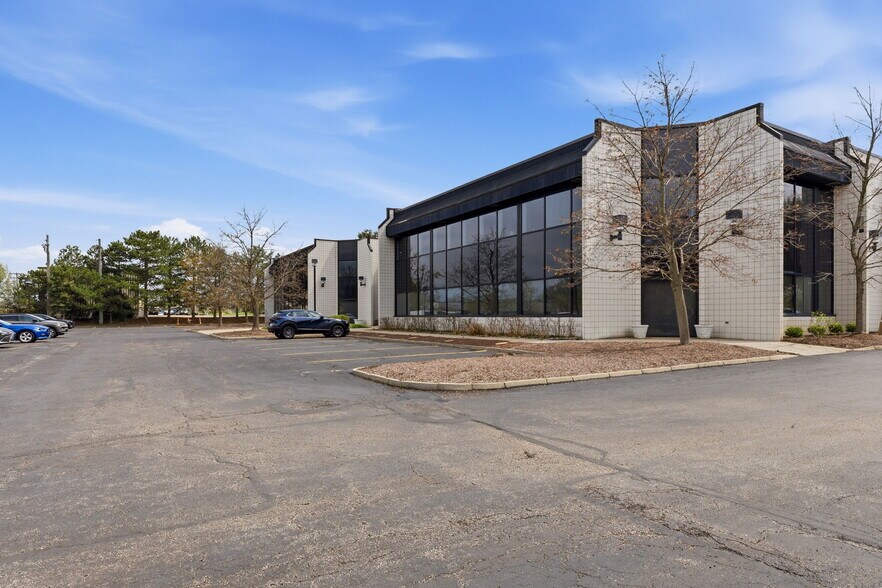 24610 Detroit Rd, Westlake, OH à vendre - Photo de l’immeuble – Image 2 sur 6